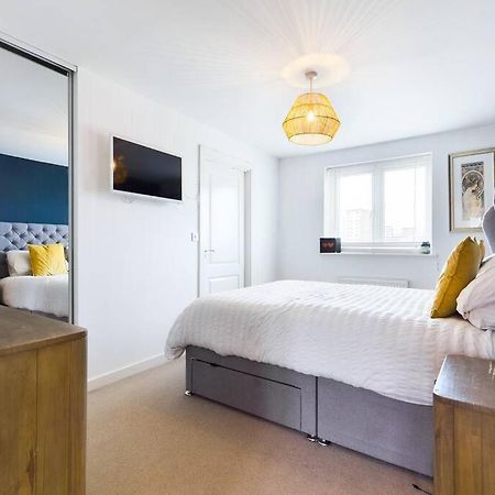 Chic City Centre Apartment With Allocated Parking Swansea Esterno foto