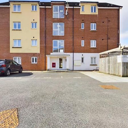 Chic City Centre Apartment With Allocated Parking Swansea Esterno foto