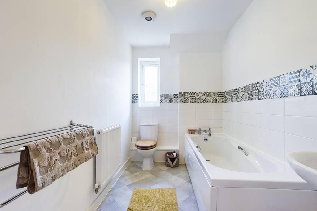 Chic City Centre Apartment With Allocated Parking Swansea Esterno foto