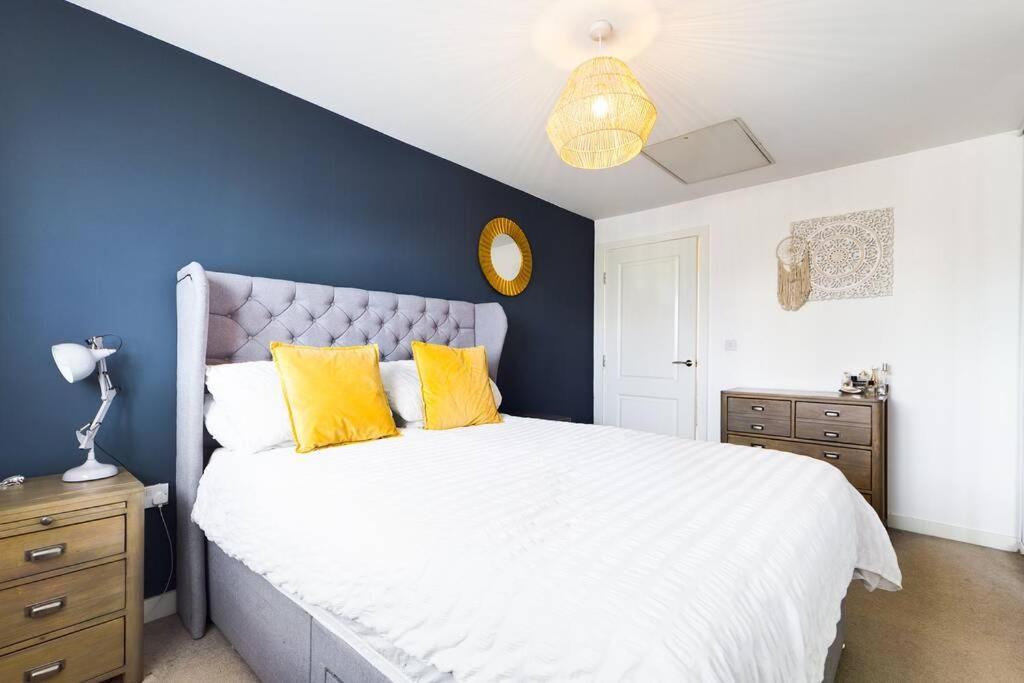 Chic City Centre Apartment With Allocated Parking Swansea Esterno foto