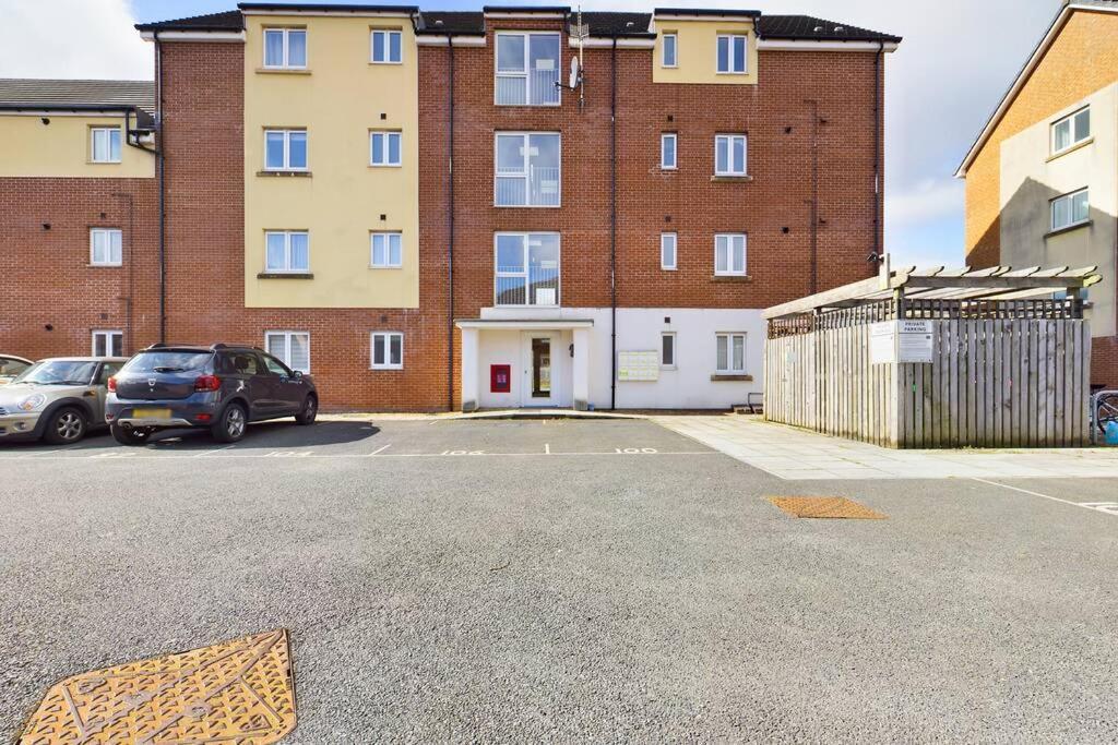 Chic City Centre Apartment With Allocated Parking Swansea Esterno foto