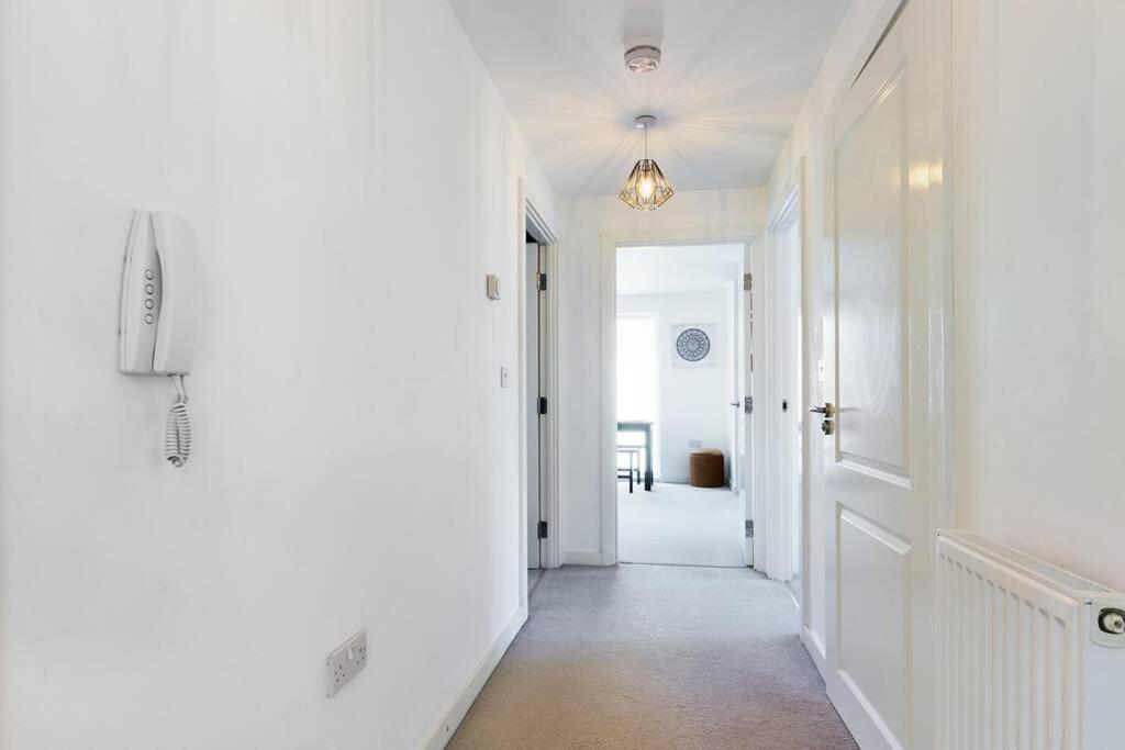 Chic City Centre Apartment With Allocated Parking Swansea Esterno foto