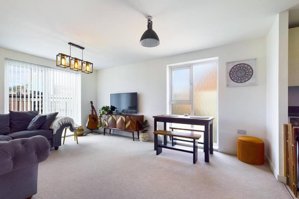 Chic City Centre Apartment With Allocated Parking Swansea Esterno foto