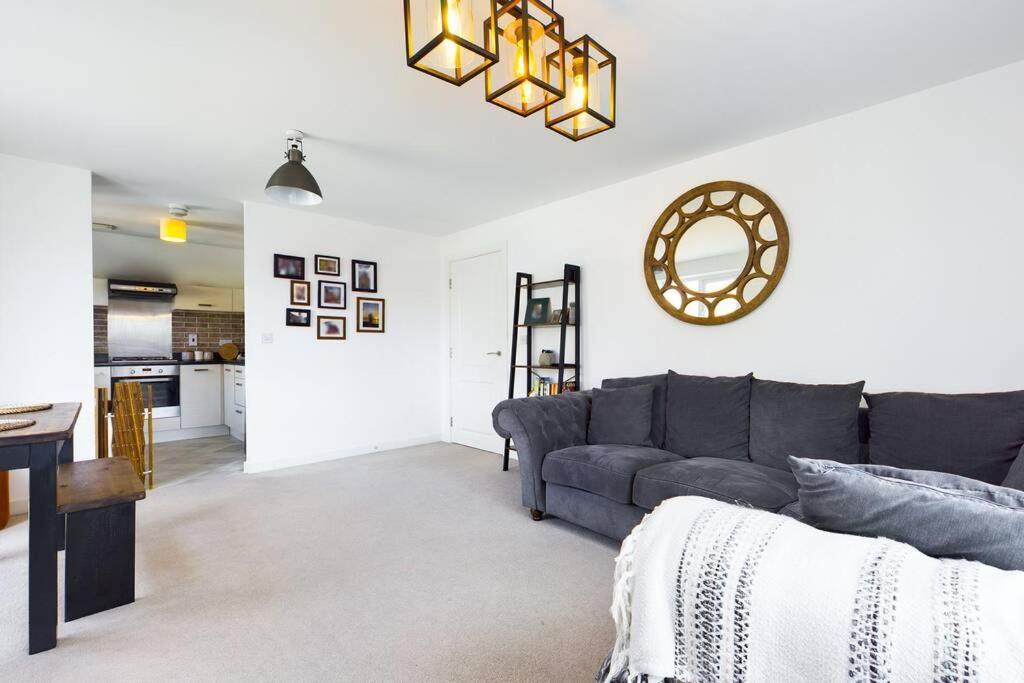 Chic City Centre Apartment With Allocated Parking Swansea Esterno foto