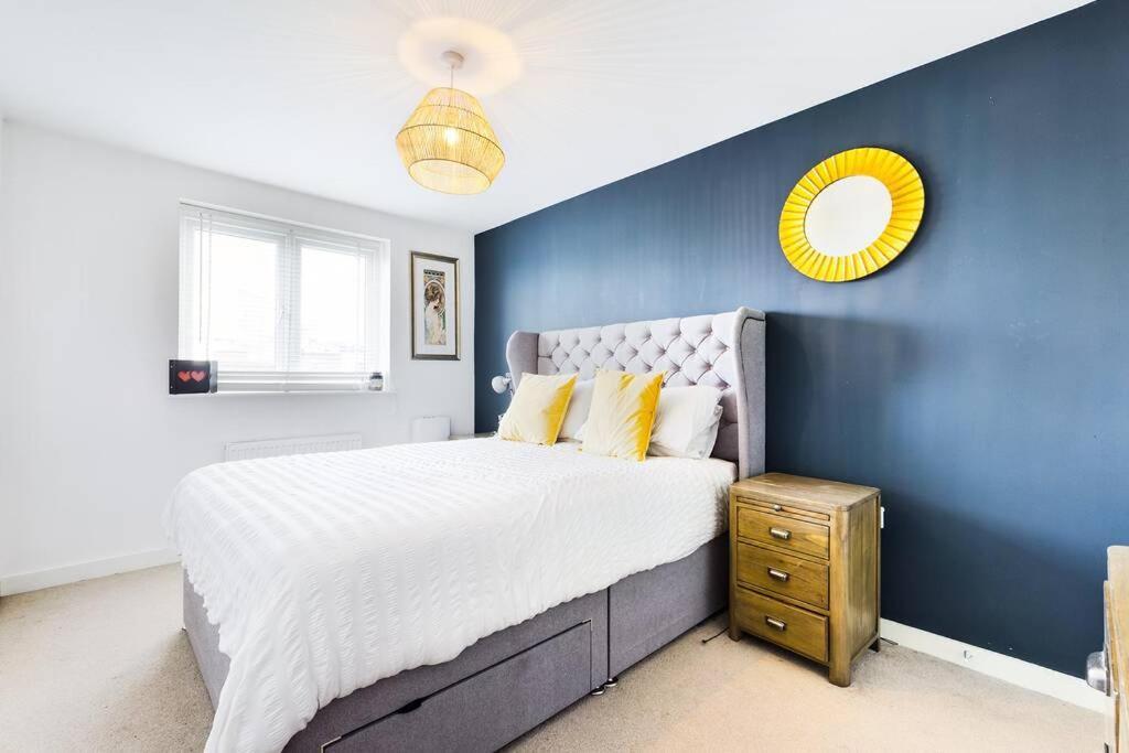 Chic City Centre Apartment With Allocated Parking Swansea Esterno foto